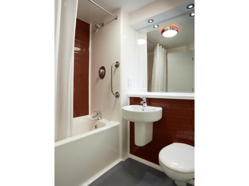 Travelodge High Wycombe Central Kültér fotó